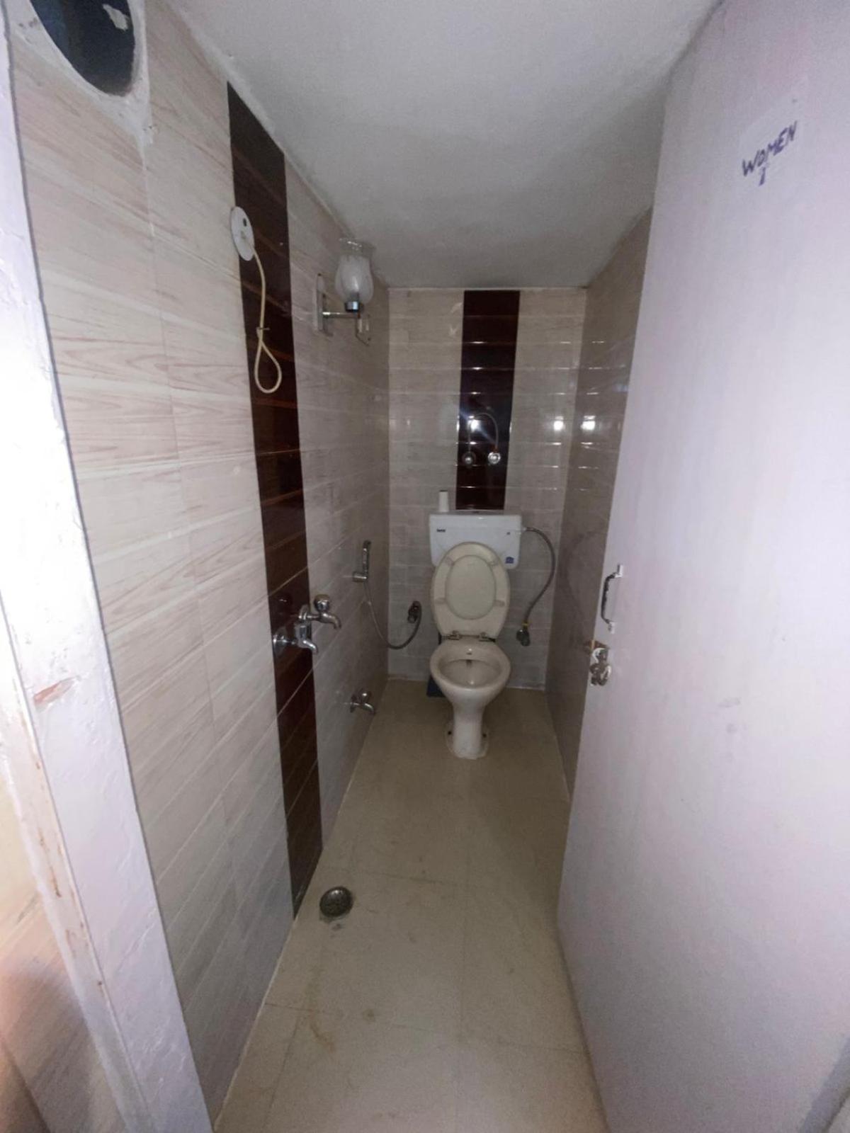 Apartment Ideal In Posh Vasant Vihar Big 1110 Sq Ft New Delhi