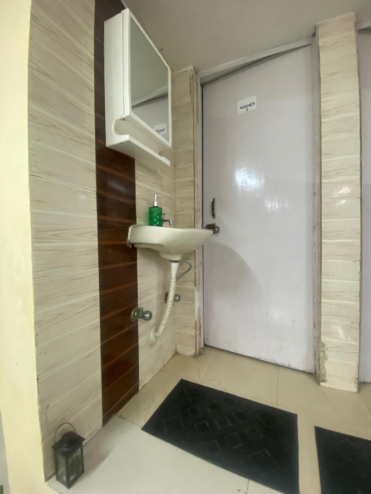 Ideal In Posh Vasant Vihar Big 1110 Sq Ft